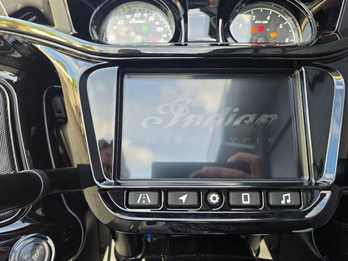 2025 Indian PURSUIT DARK HORSE BLACK