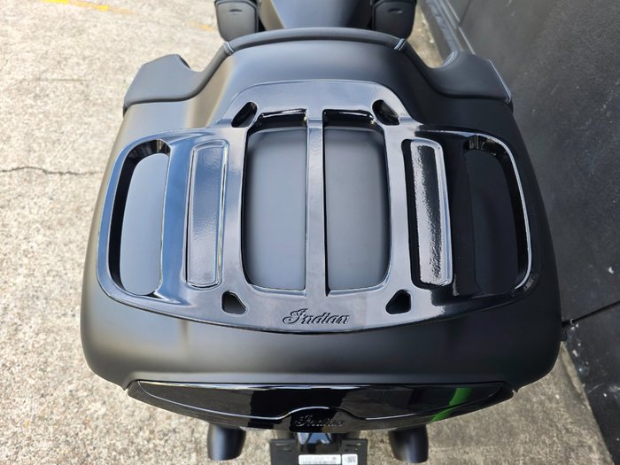 2025 Indian PURSUIT DARK HORSE BLACK