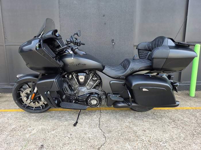 2025 Indian PURSUIT DARK HORSE BLACK