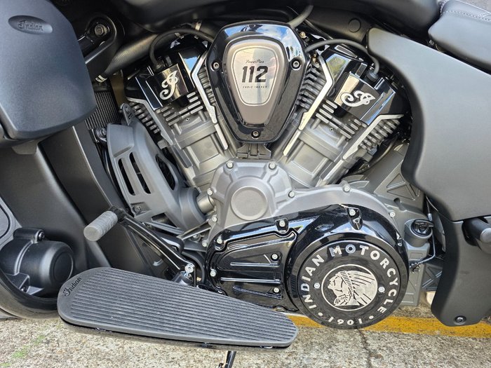 2025 Indian PURSUIT DARK HORSE BLACK