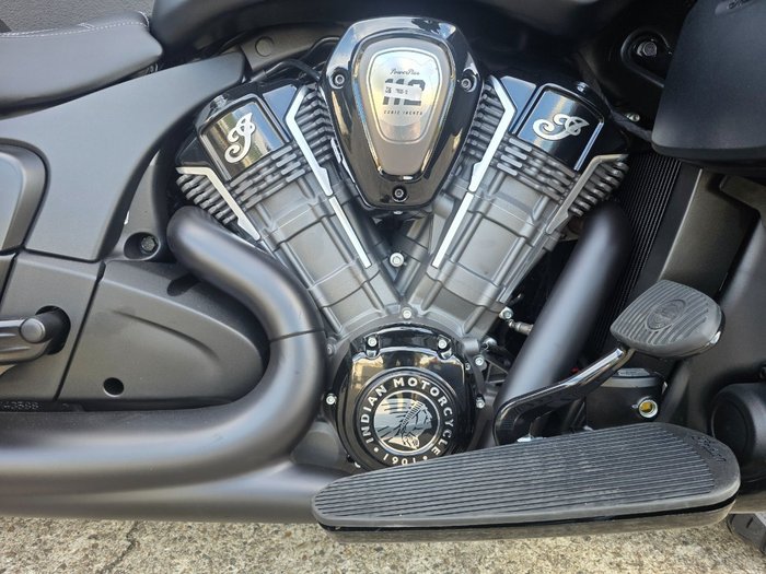 2025 Indian PURSUIT DARK HORSE BLACK