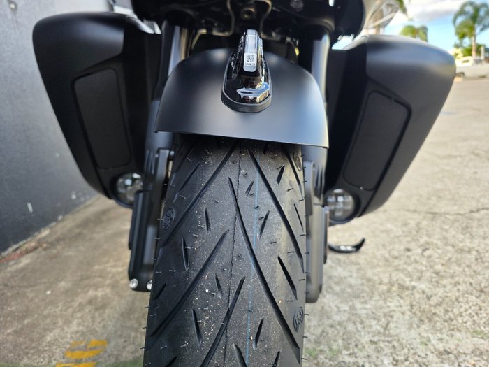 2025 Indian PURSUIT DARK HORSE BLACK