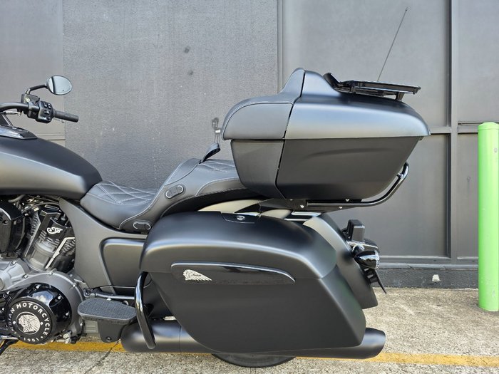 2025 Indian PURSUIT DARK HORSE BLACK