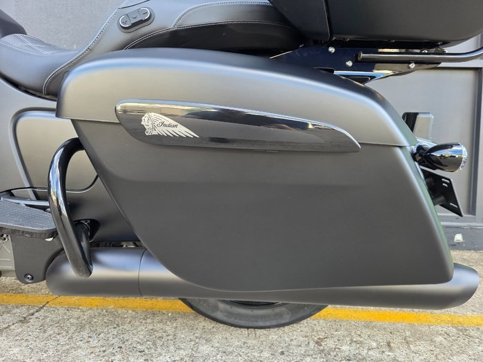 2025 Indian PURSUIT DARK HORSE BLACK