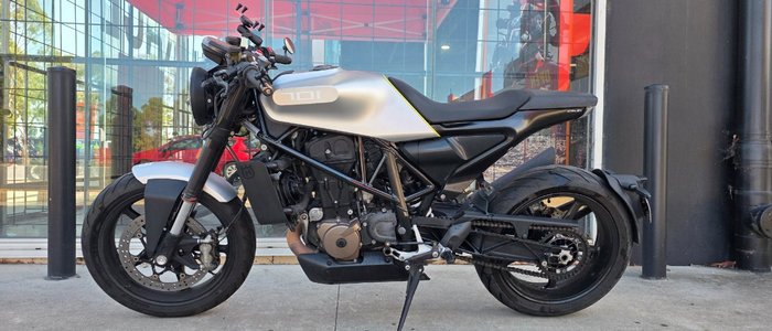 2018 HUSQVARNA VITPILEN 701 GREY