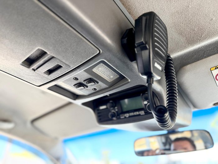 2006 Toyota Hilux SR KUN26R MY05 4X4 Glacier White