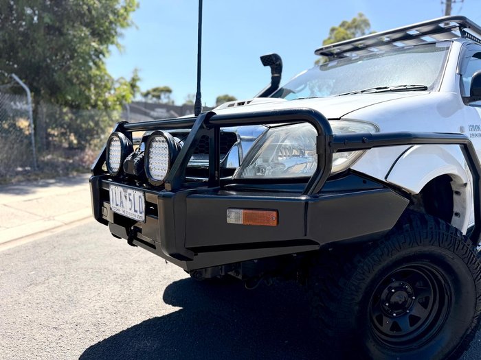 2006 Toyota Hilux SR KUN26R MY05 4X4 Glacier White