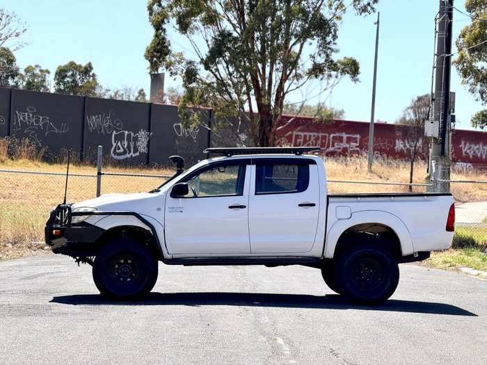 2006 Toyota Hilux SR KUN26R MY05 4X4 Glacier White