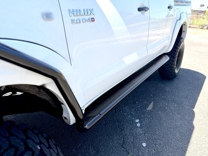 2006 Toyota Hilux SR KUN26R MY05 4X4 Glacier White