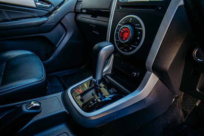 2017 Isuzu MU-X LS-T