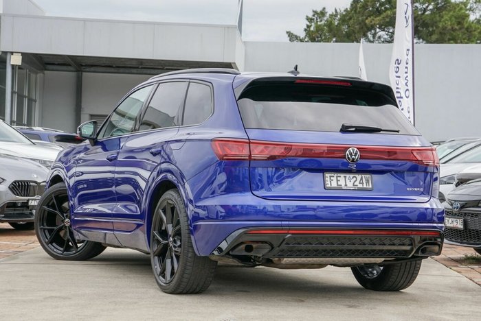 2023 Volkswagen Touareg R