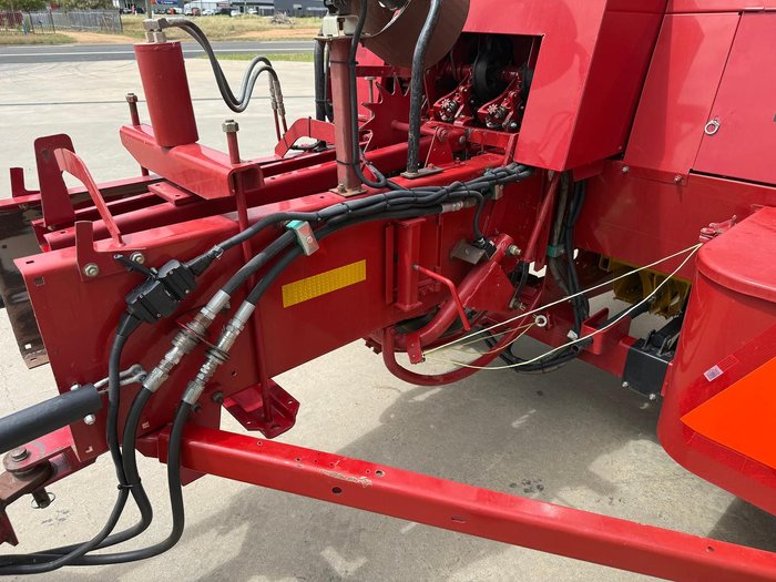 0 New Holland 575