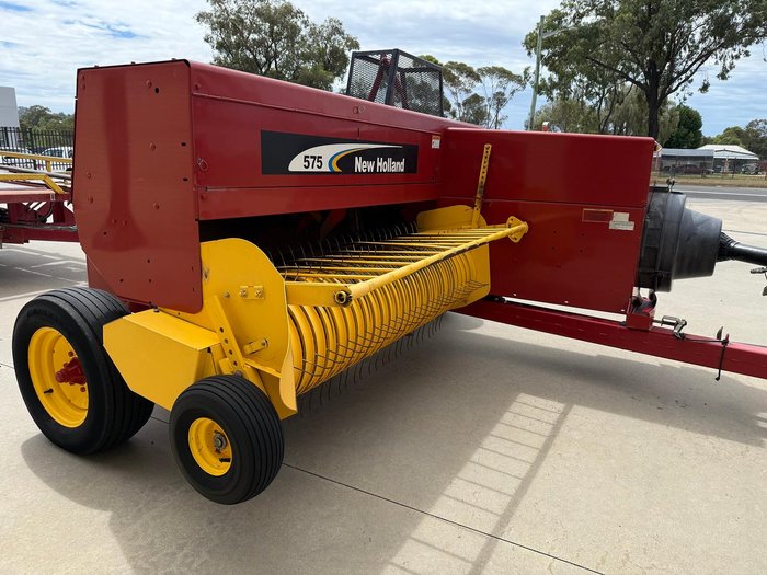 0 New Holland 575