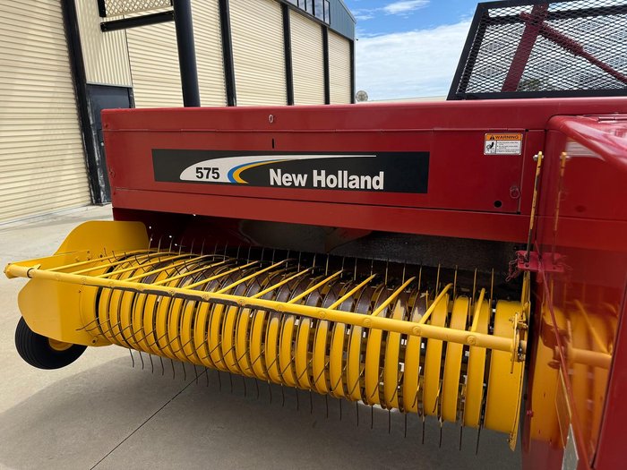 New Holland 575