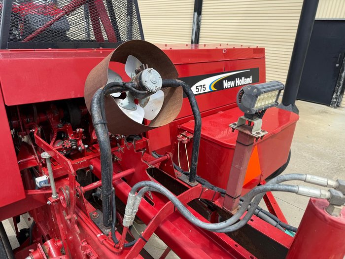 0 New Holland 575