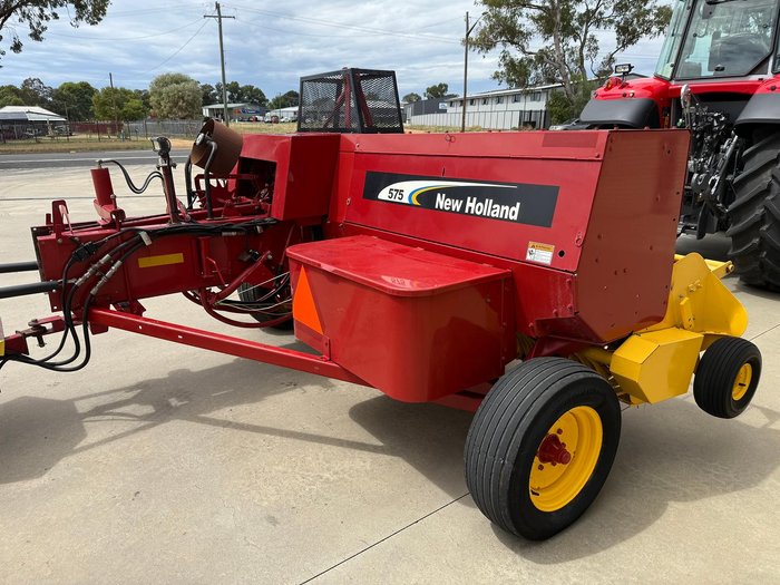 0 New Holland 575