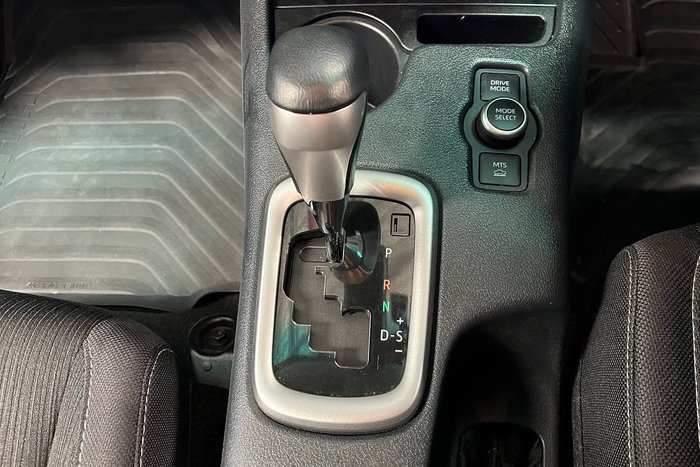 2025 Toyota Hilux SR5 48V