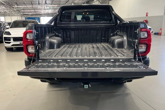 2025 Toyota Hilux SR5 48V