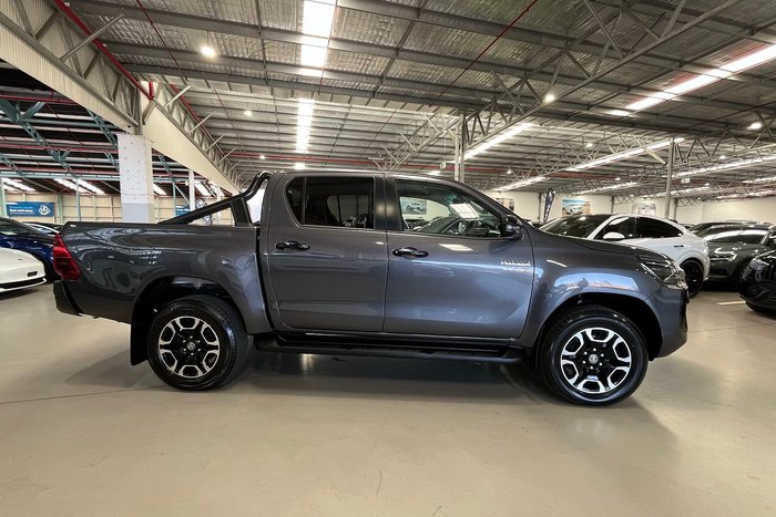2025 Toyota Hilux SR5 48V