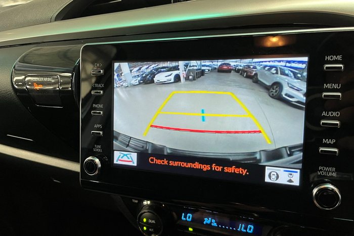 2025 Toyota Hilux SR5 48V