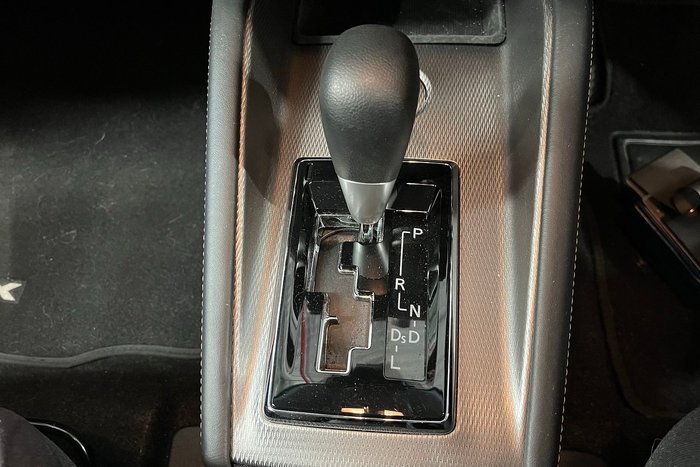 2025 Mitsubishi ASX ES