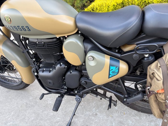 2025 Royal Enfield CLASSIC 350 SIGNALS KHAKI