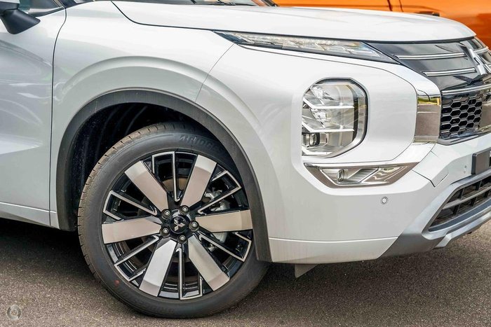 2025 Mitsubishi Outlander Exceed Tourer ZM MY25 AWD White Diamond with Black Mica Roof