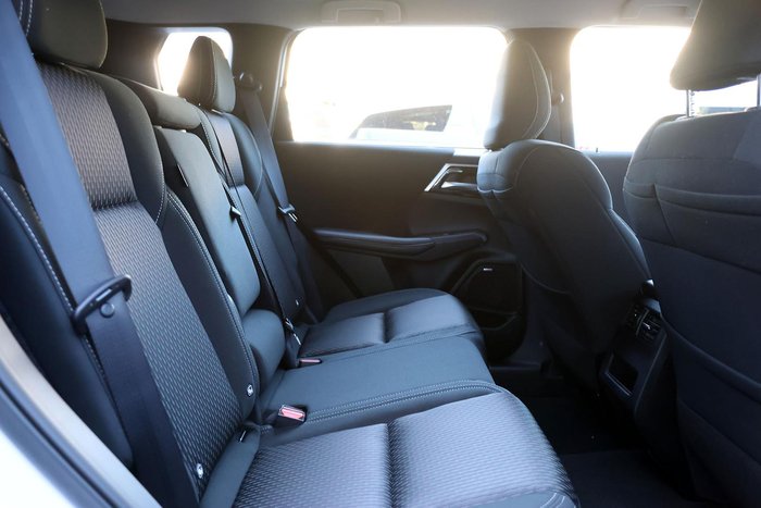 2025 Mitsubishi Outlander ES ZM MY25 AWD White Diamond