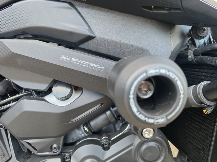 2022 DUCATI MONSTER + GREY