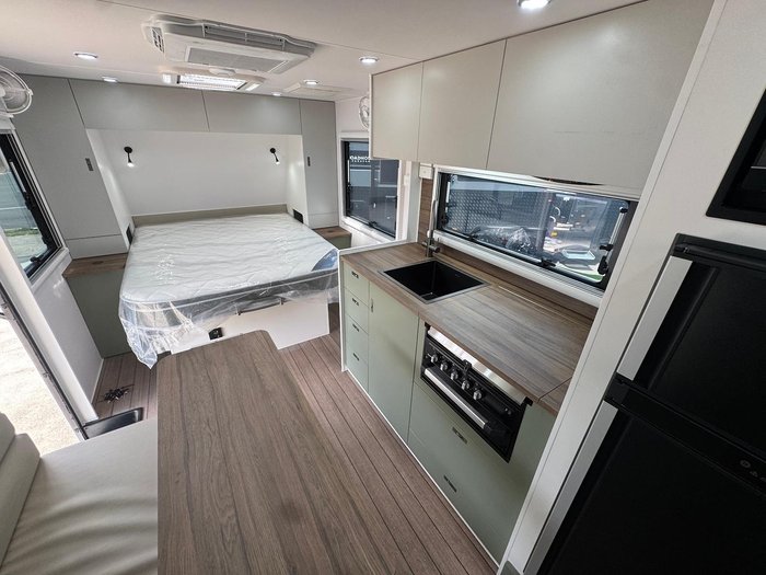 2026 ROADHOUSE CARAVANS 22FT Family Bunk Van