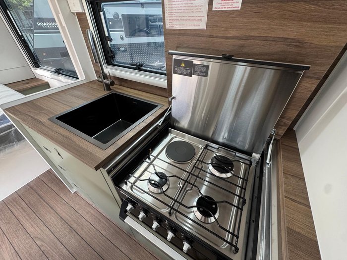 2026 ROADHOUSE CARAVANS 22FT Family Bunk Van