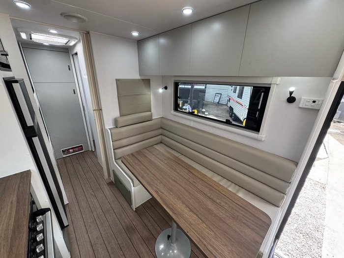 2026 ROADHOUSE CARAVANS 22FT Family Bunk Van
