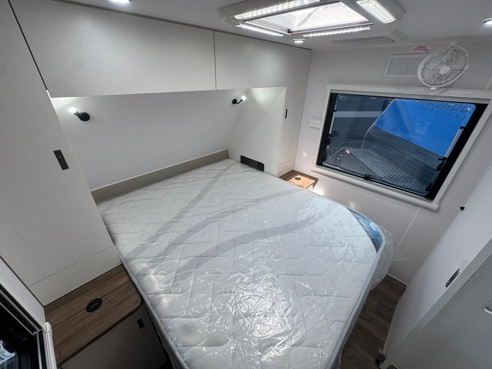 2026 ROADHOUSE CARAVANS 23FT Rear Club Off Road