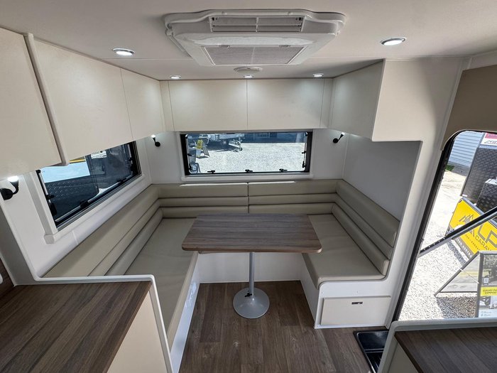 2026 ROADHOUSE CARAVANS 23FT Rear Club Off Road