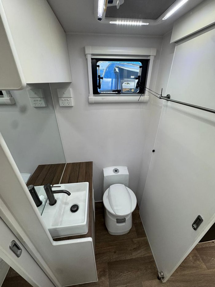 2026 ROADHOUSE CARAVANS 23FT Rear Club Off Road