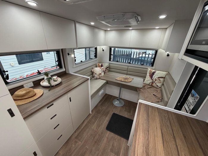 2026 ROADHOUSE CARAVANS 23FT Rear Club Off Road