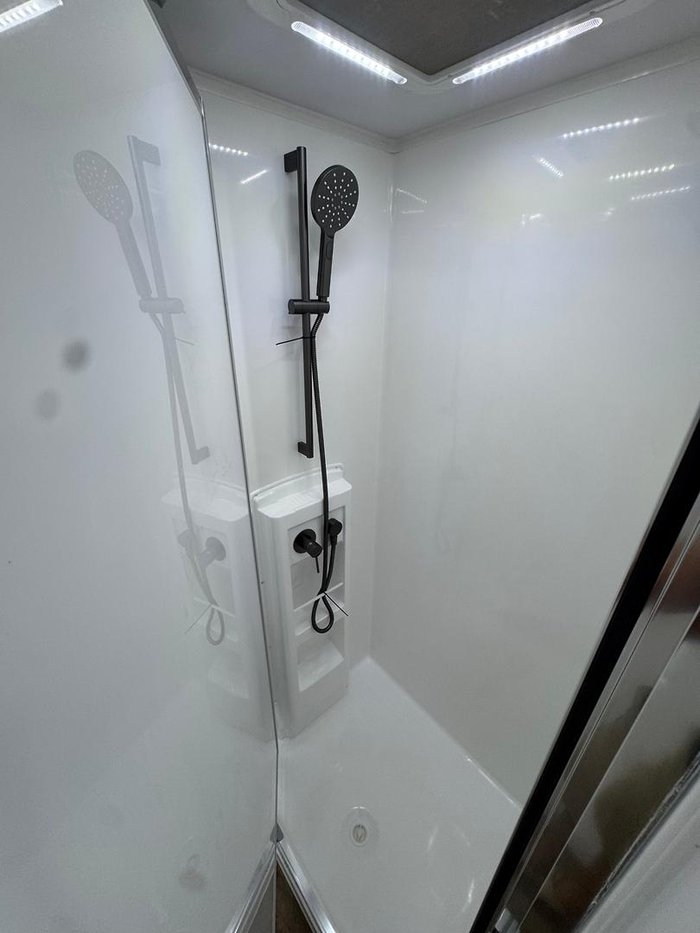 2026 ROADHOUSE CARAVANS 23FT Rear Club Off Road