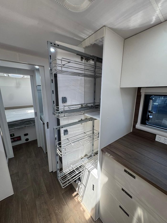 2026 ROADHOUSE CARAVANS 23FT Rear Club Off Road