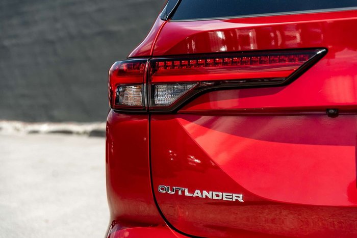 2021 Mitsubishi Outlander LS