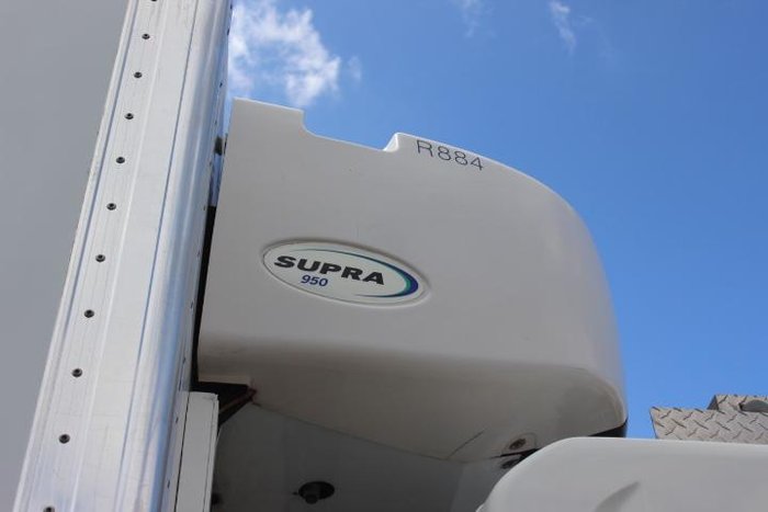 2013 Isuzu F Series FVD 1000 WHITE