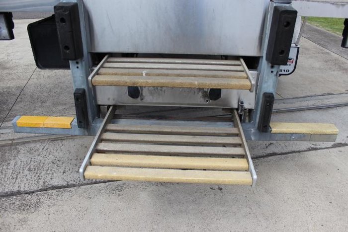 2013 Isuzu F Series FVD 1000 WHITE