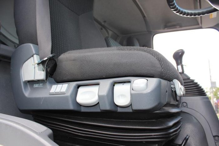 2013 Isuzu F Series FVD 1000 WHITE