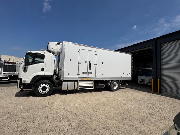 2013 Isuzu F Series FVD 1000 WHITE
