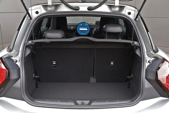 2025 MINI Cooper JCW Favoured