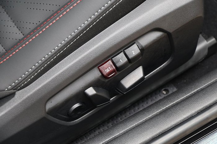 2025 MINI Cooper JCW Favoured