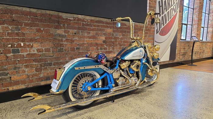 Harley-Davidson Deluxe 107 (FLDE) Softail
