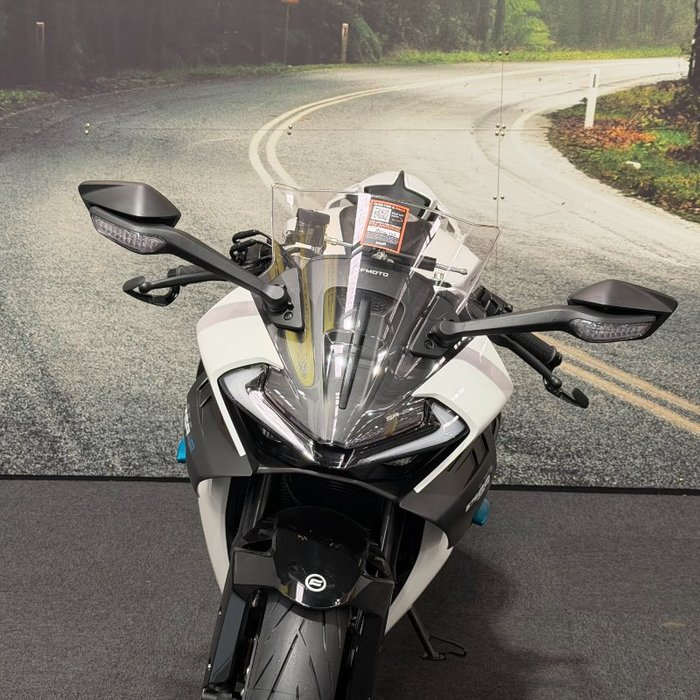 2025 CFMOTO 2025 CF Moto 650CC 675SR-R ABS NEBULA WHITE