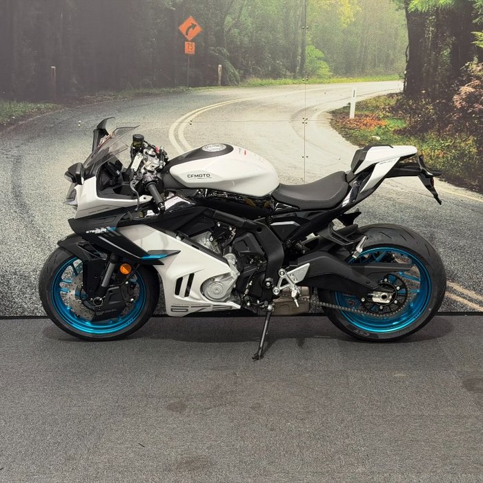 2025 CFMOTO 2025 CF Moto 650CC 675SR-R ABS NEBULA WHITE