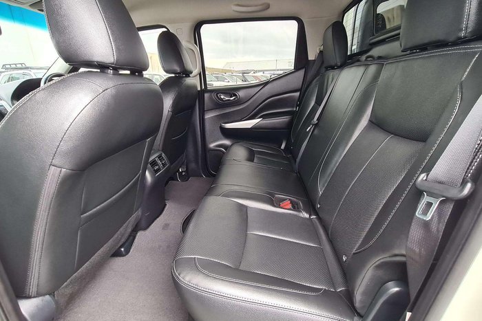 2020 Nissan Navara ST-X