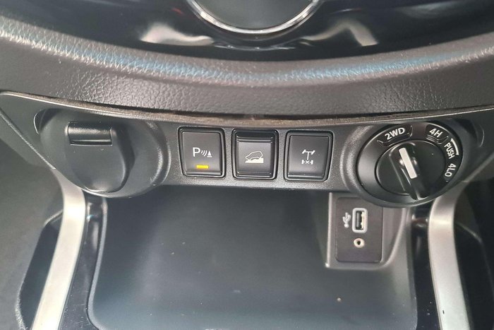 2020 Nissan Navara ST-X